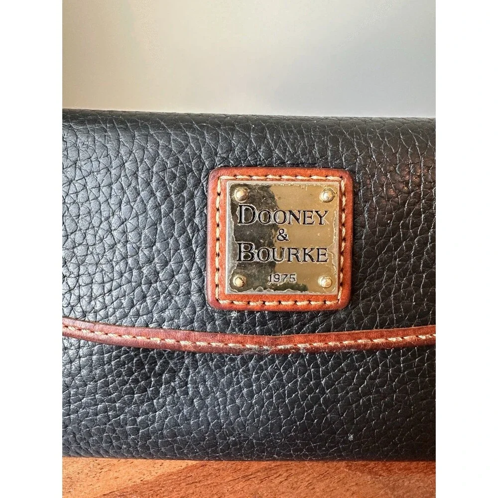 Dooney & Bourke Vintage Black Pebbled Leather Trifold Wallet Preppy Old Money